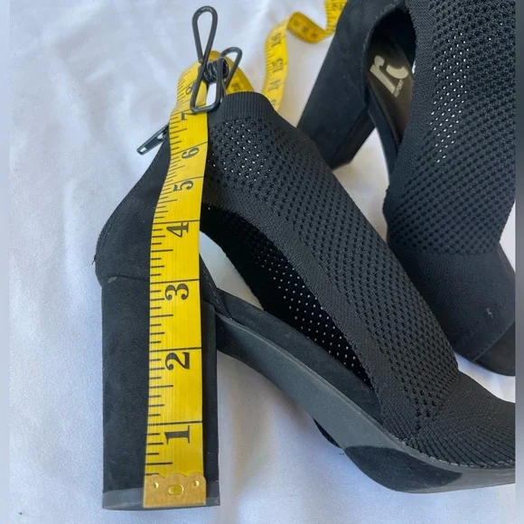 Report Tarragon Peep Toe Perforated Ankle Women’s Bootie Size 6.5 - Picture 10 of 10